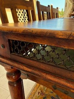 Comedor con 6 sillas de madera