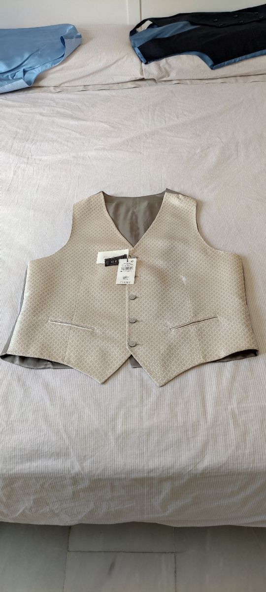 Nuovo elegante gilet da cerimonia, con etichette, in offerta