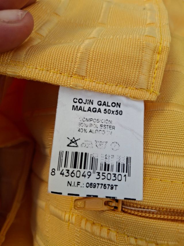 2 Cojines  50x50cm. Nuevo, con etiquetas 