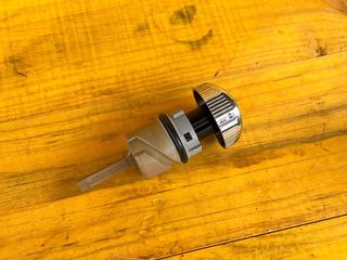 Tapon deposito aceite cromado Harley Davidson