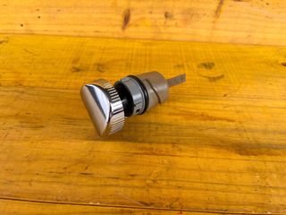 Tapon deposito aceite cromado Harley Davidson