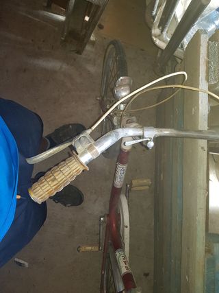 Bicicleta Antigua Roja y Blanca