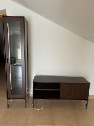 Mueble de salón oscuro