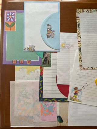 Lote de cartas y sobres perfumadas