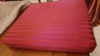 Copri cuscino e cuscino interno in cotone rosso