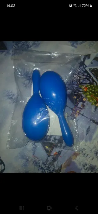 Disfraz colorido con plumas