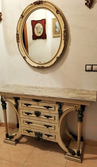 Mueble recibidor clásico con encimera de mármol