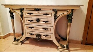 Mueble recibidor clásico con encimera de mármol