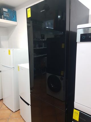 Nevera Cecotec Negra