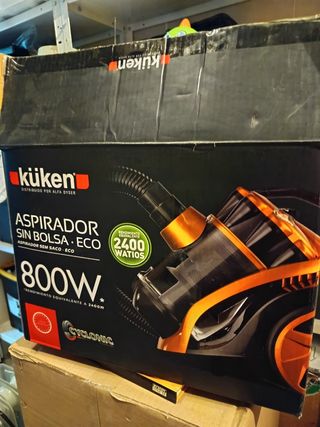 Aspiradora sin bolsa dorada y negra