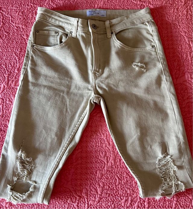 Jeans Bershka rotos beige hombre