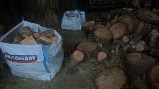 Leña de pino ALBAR en sacas – Valladolid