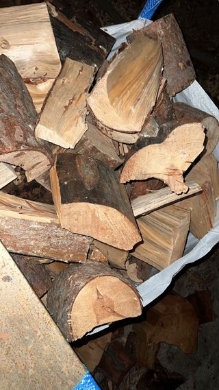 Leña de pino ALBAR en sacas – Valladolid