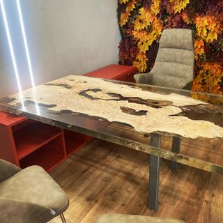 Tavolo design legno e resina