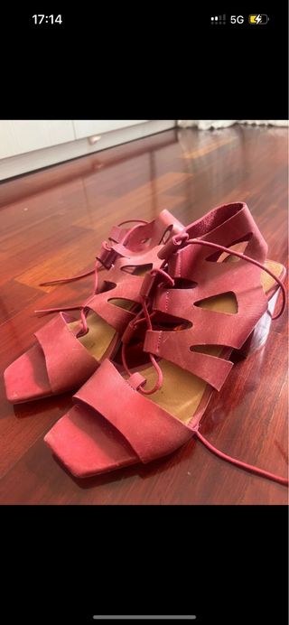 Sandalias romanas con tacón
