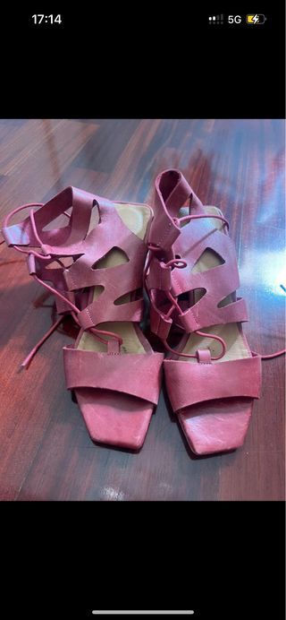 Sandalias romanas con tacón