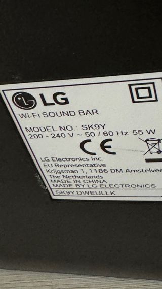 Barra de Sonido LG SK9Y + Altavoces Traseros SPK8
