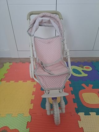 Sillita de muñeca rosa con accesorios