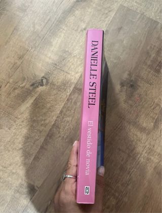 El vestido de novia / The Wedding Dress (Spanis...