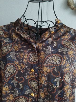 Blusa de poliéster estampada