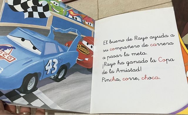 Cars. Una carrera de coches. Lectura Nivel 2: A...