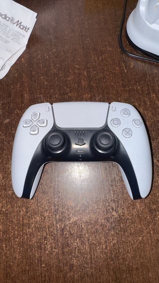 Playstation 5 con 2 mando juegos y con la garantía