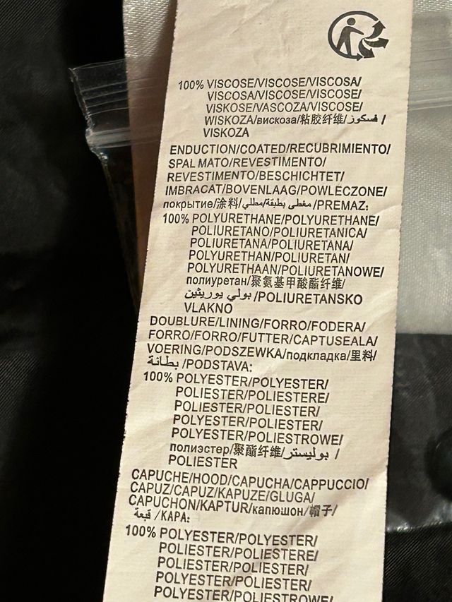 Giubbotto in similpelle nero con cappuccio