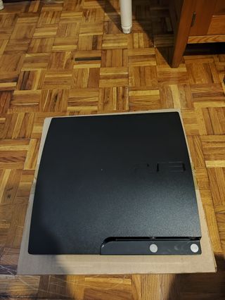 PS3 Slim Modelo 2104A Negro con 3 mandos.