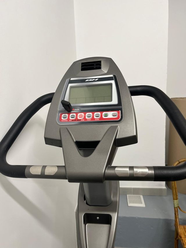 Bicicleta Estática Eléctrica BH Fitness.