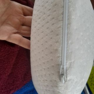 Almohada de viaje blanca