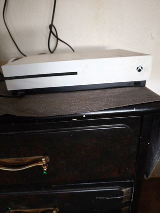 Xbox One S Blanco de 500 gigas  con 5 juegos 