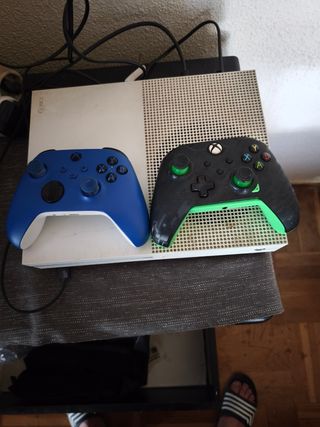 Xbox One S Blanco de 500 gigas  con 5 juegos 
