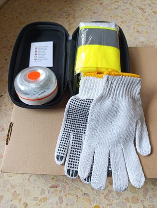 Luz V.16 emergencia, Chaleco y Guantes