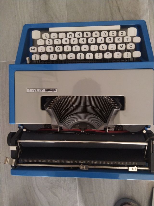 Máquina de escribir Olivetti Lettera 31 azul
