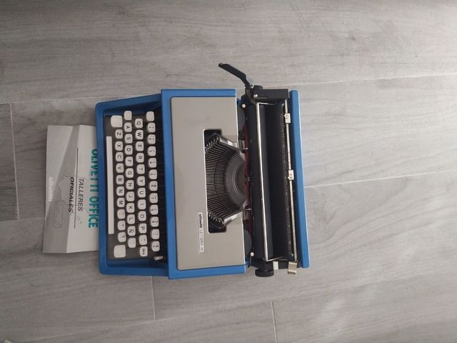 Máquina de escribir Olivetti Lettera 31 azul