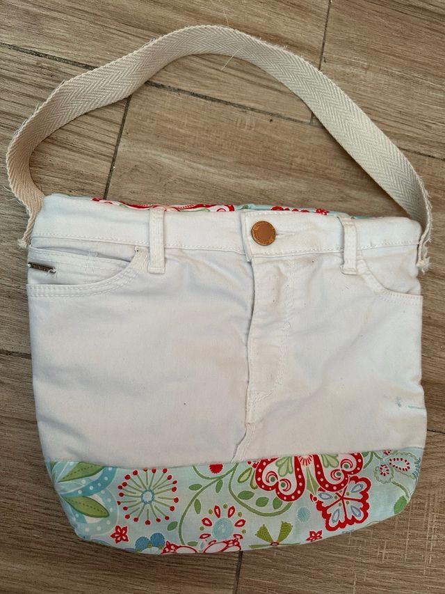 Bolso de tela blanco con estampado floral