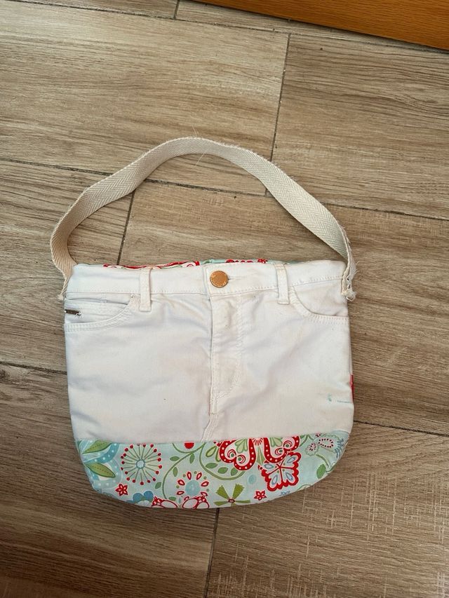 Bolso de tela blanco con estampado floral