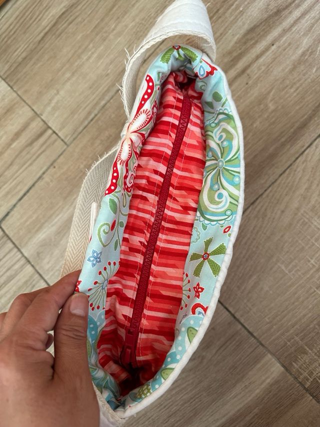 Bolso de tela blanco con estampado floral