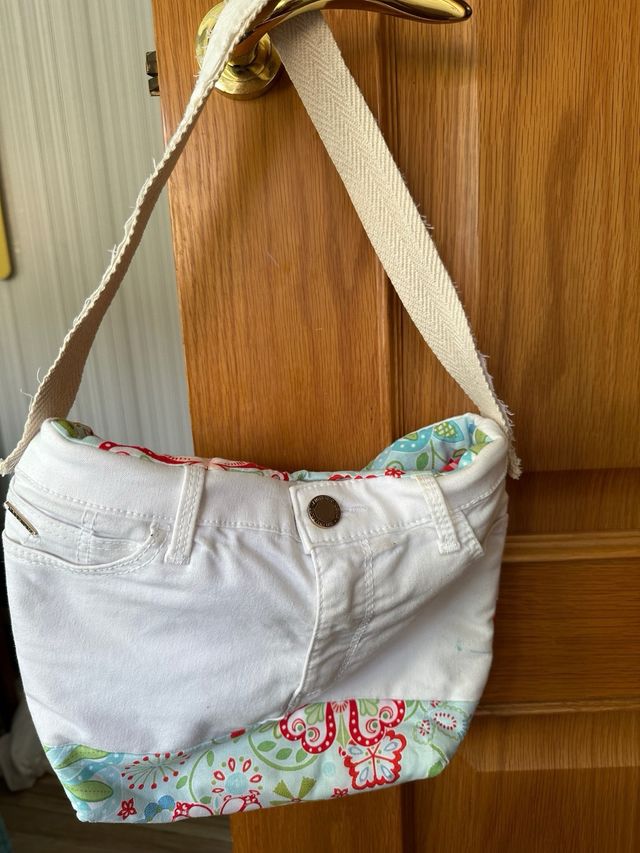 Bolso de tela blanco con estampado floral