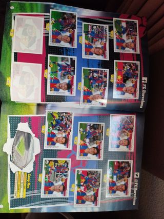 Álbum Liga Este 2015-2016 con bastantes cromos