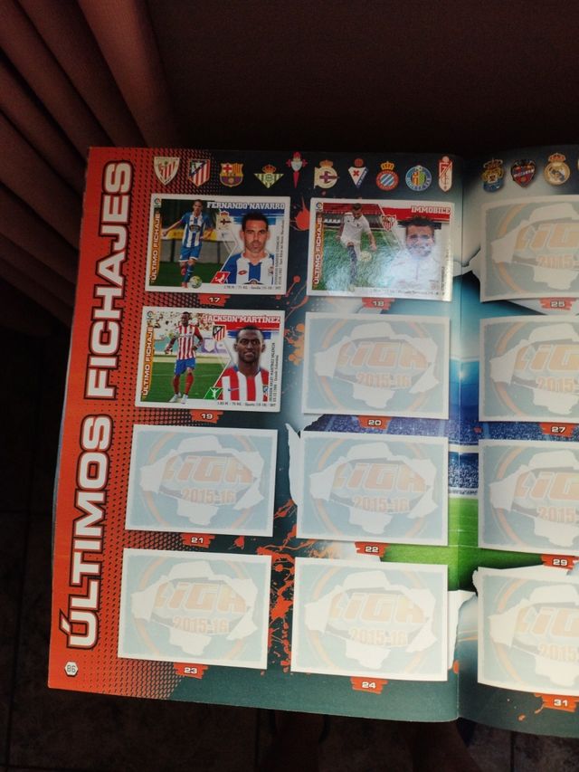 Álbum Liga Este 2015-2016 con bastantes cromos