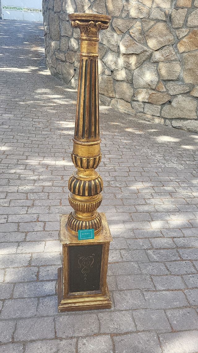 Columna pedestal siglo XIX madera dorada