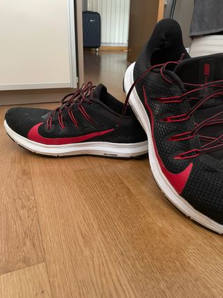 Zapatillas Nike Negras y Rojas