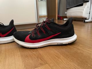 Zapatillas Nike Negras y Rojas