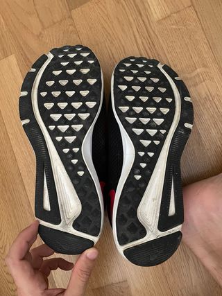 Zapatillas Nike Negras y Rojas
