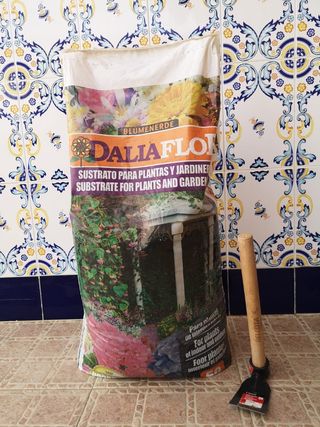 Escardillo Bellota + Sustrato Dalia Flor 50L