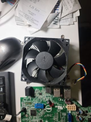 Placa base DELL con procesador Intel y disipador