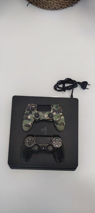 PS4 1TB SSD + 2 Mandos
