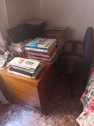Mesa estudio con cajonera y silla giratoria