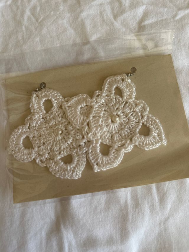 Pendientes de crochet blancos